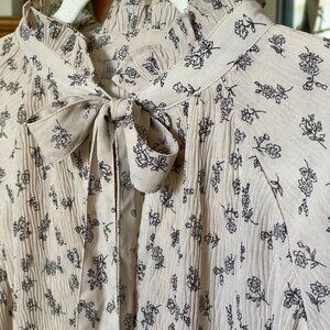 Wishlist Apparel Keyhole Tie Front Top - Large